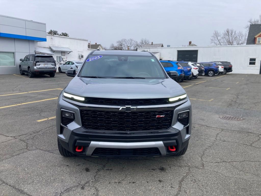 Used 2025 Chevrolet Traverse Z71 AWD/4WD image 2