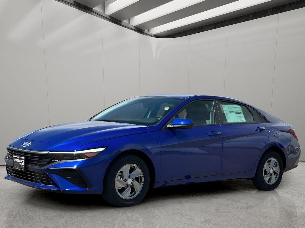 Used 2025 Hyundai Elantra SE w/ Cargo Package image 1