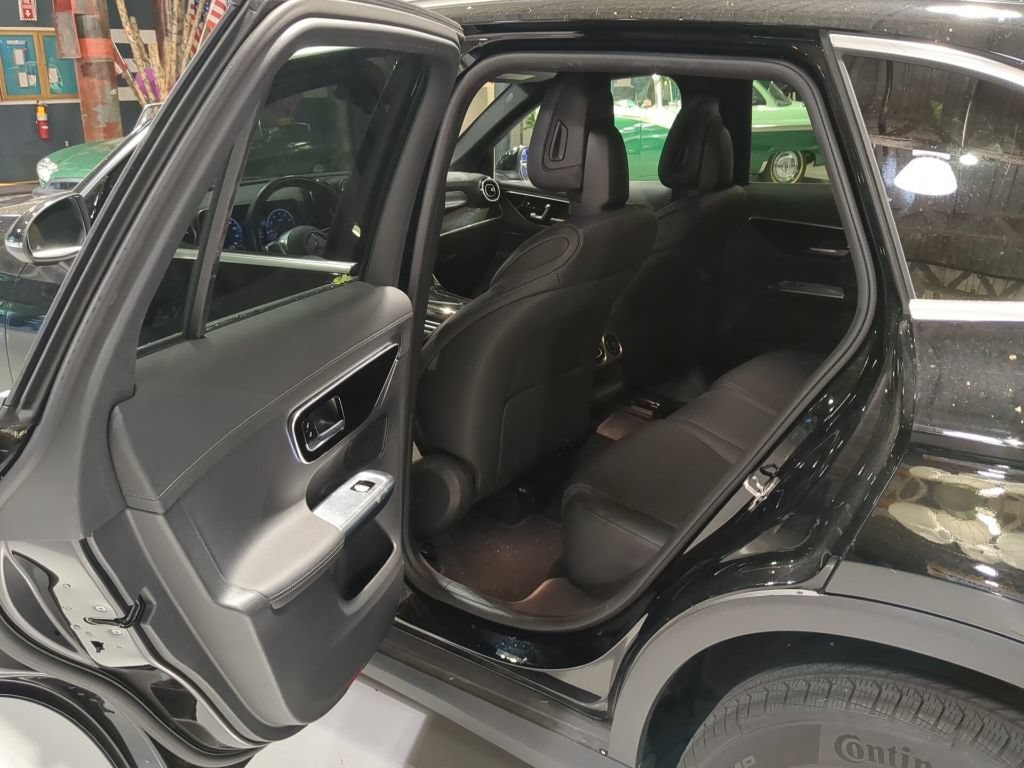 Used 2023 Mercedes-Benz GLC 300 4MATIC image 12