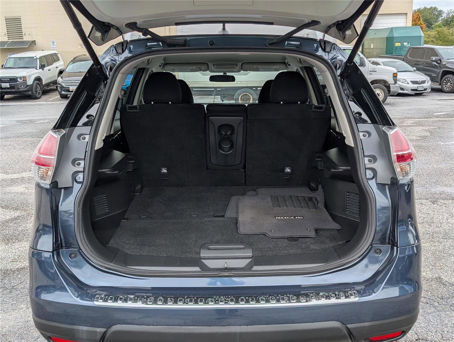 Used 2016 Nissan Rogue SV w/ SV Premium Package image 14