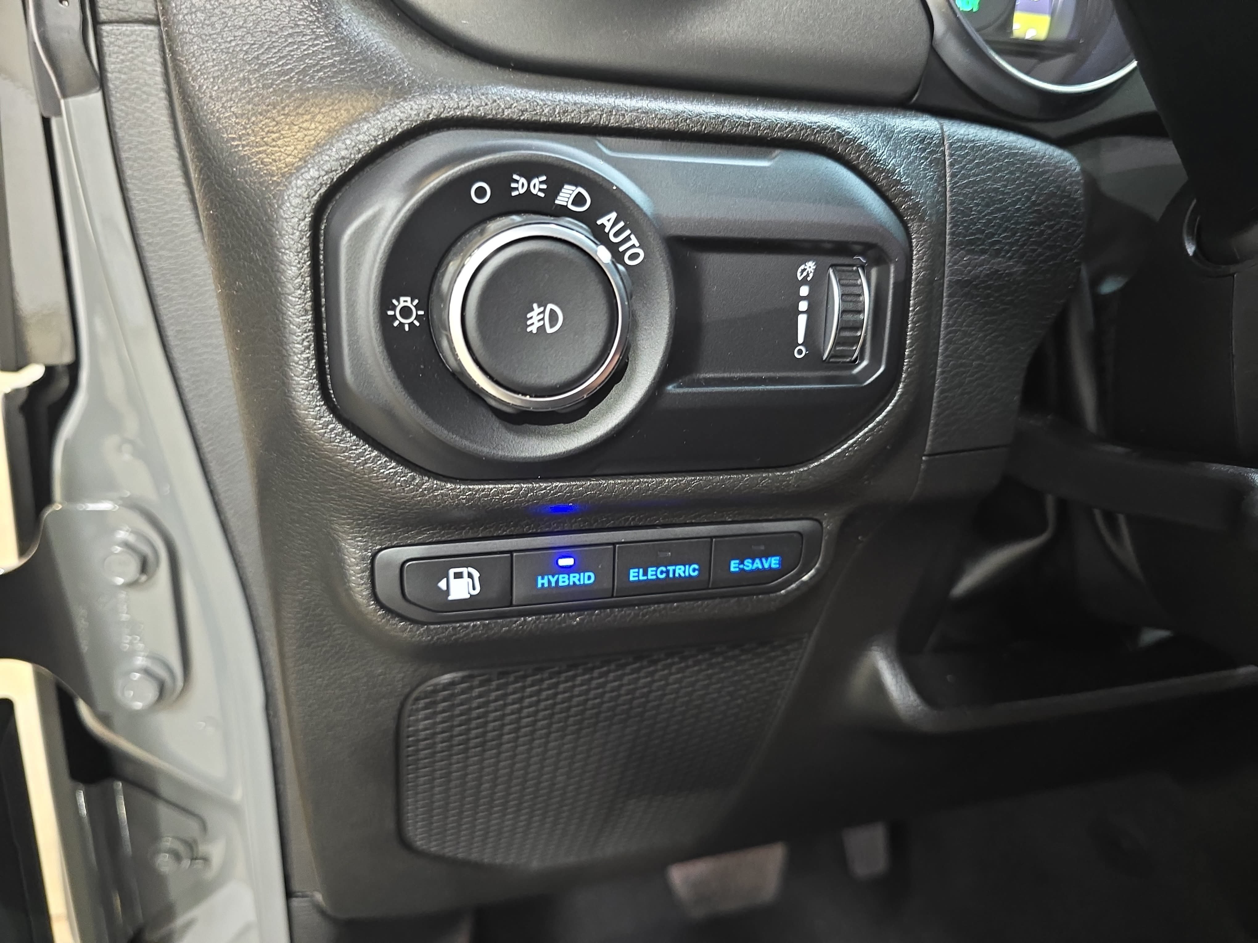 Used 2023 Jeep Wrangler Unlimited Rubicon 4xe AWD/4WD image 23
