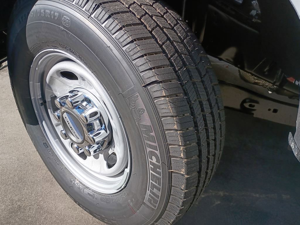 New 2026 Ford F250 XL w/ XL Chrome Package image 18