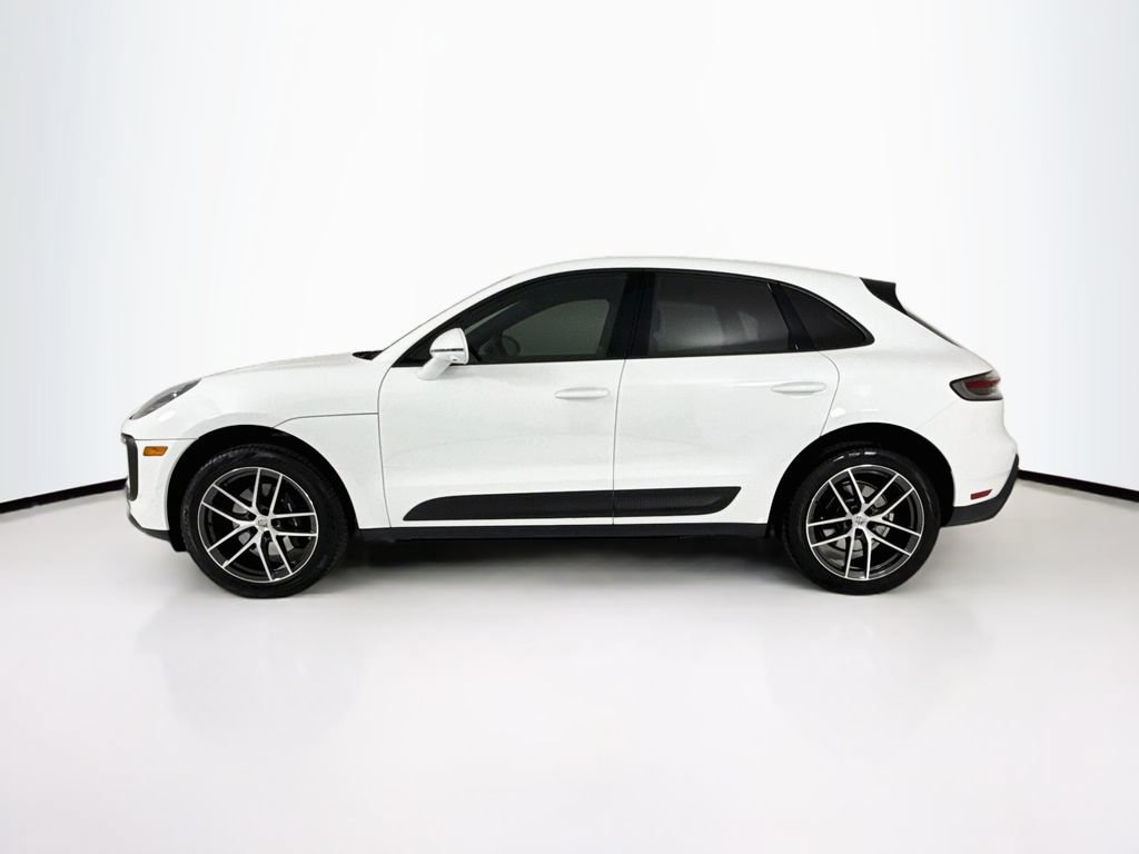 Certified 2025 Porsche Macan AWD/4WD image 2