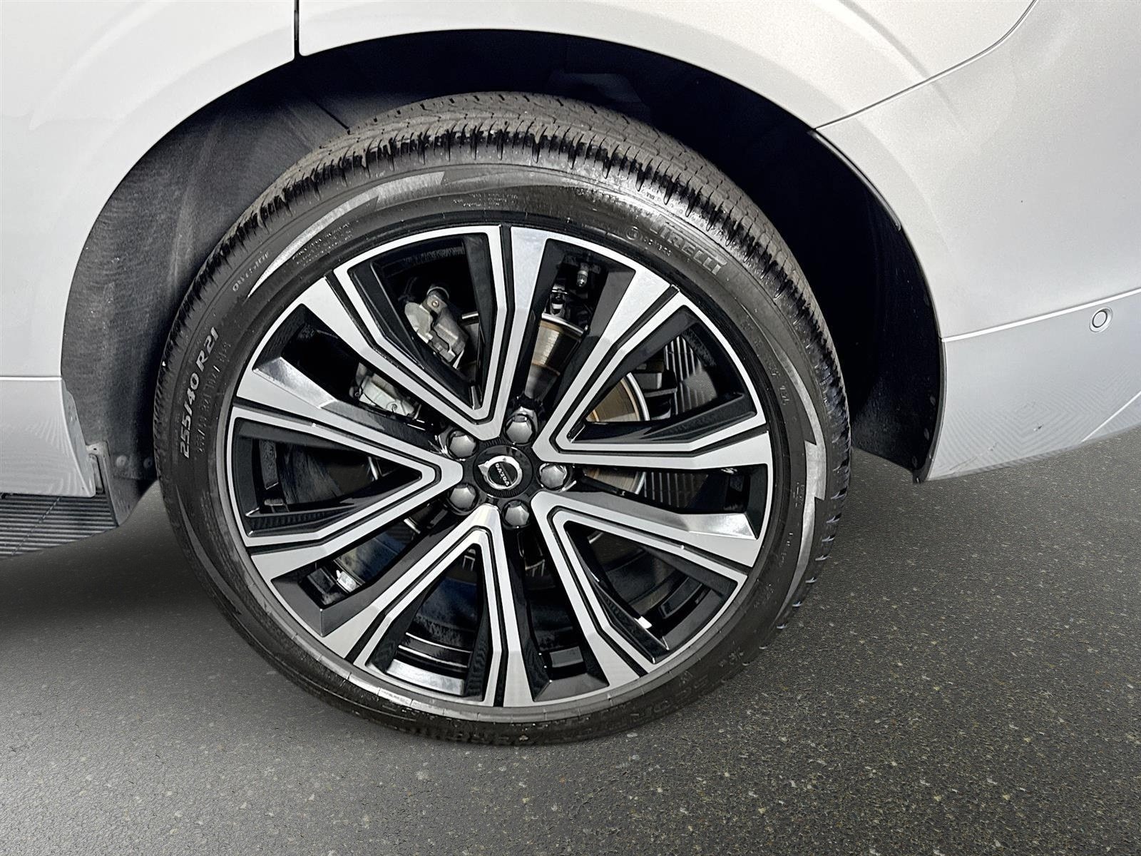 Used 2023 Volvo XC60 B5 Ultimate w/ Climate Package AWD/4WD image 34