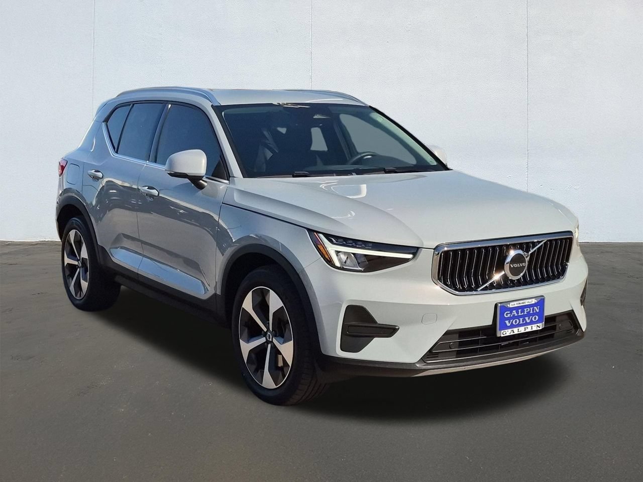 Certified 2024 Volvo XC40 B5 Core w/ Protection Package Premier AWD/4WD image 3
