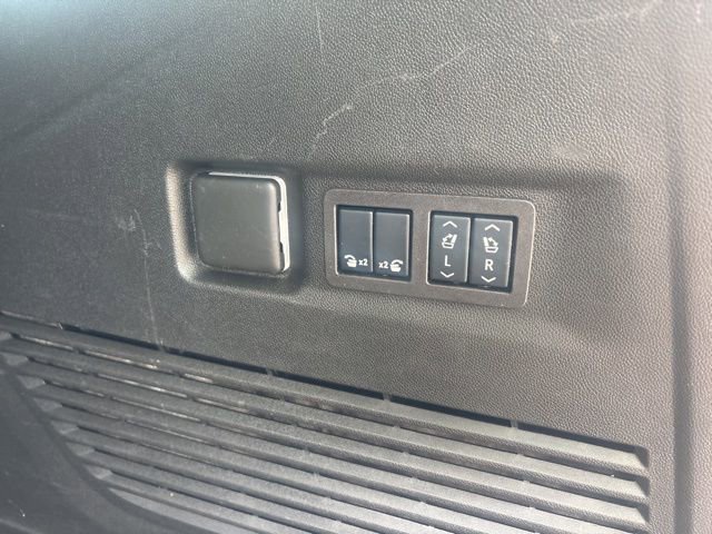 Used 2024 GMC Yukon XL Denali image 22
