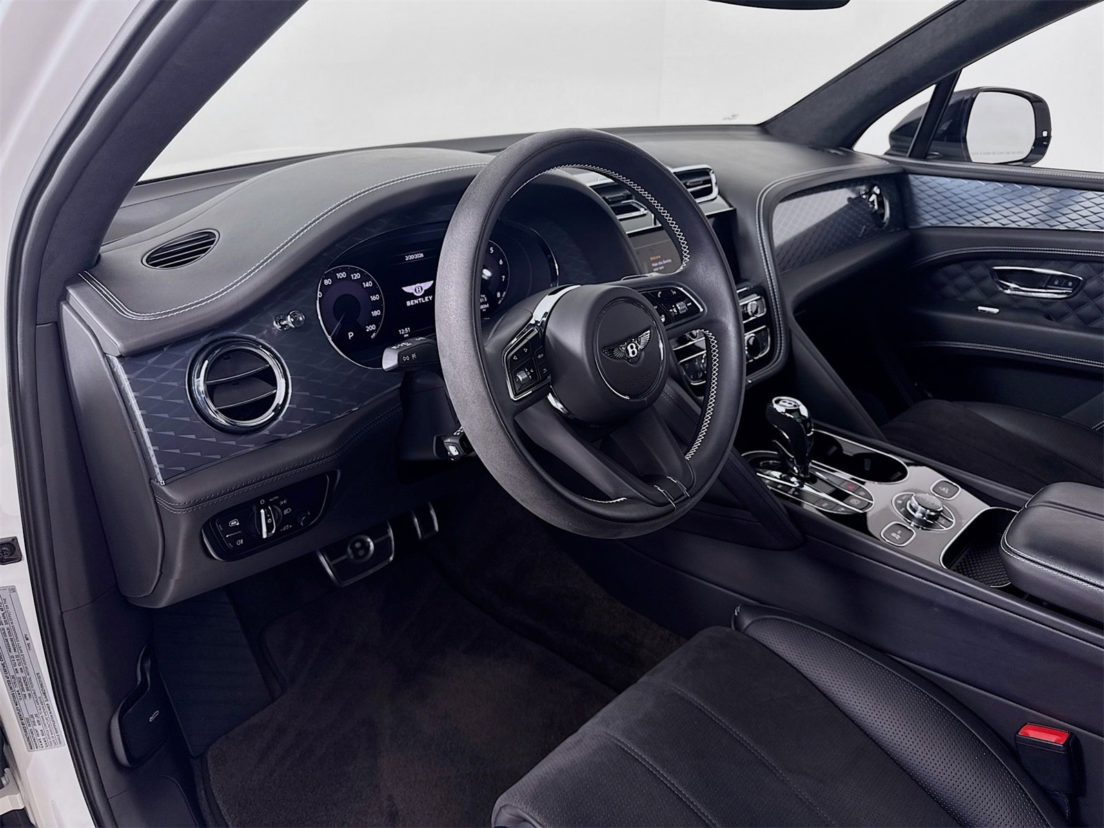 Used 2022 Bentley Bentayga image 2