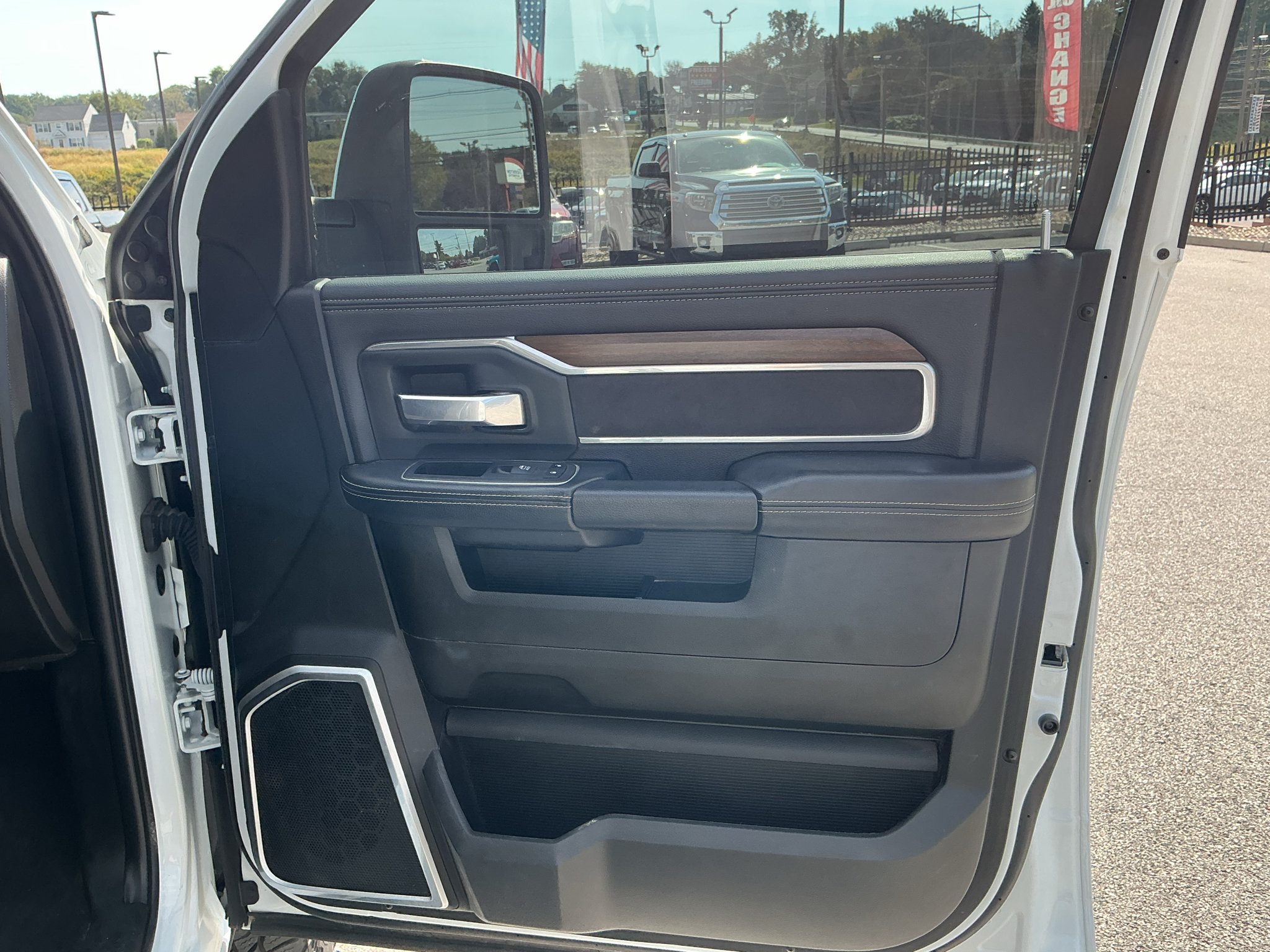 Used 2024 RAM 2500 Laramie AWD/4WD image 18