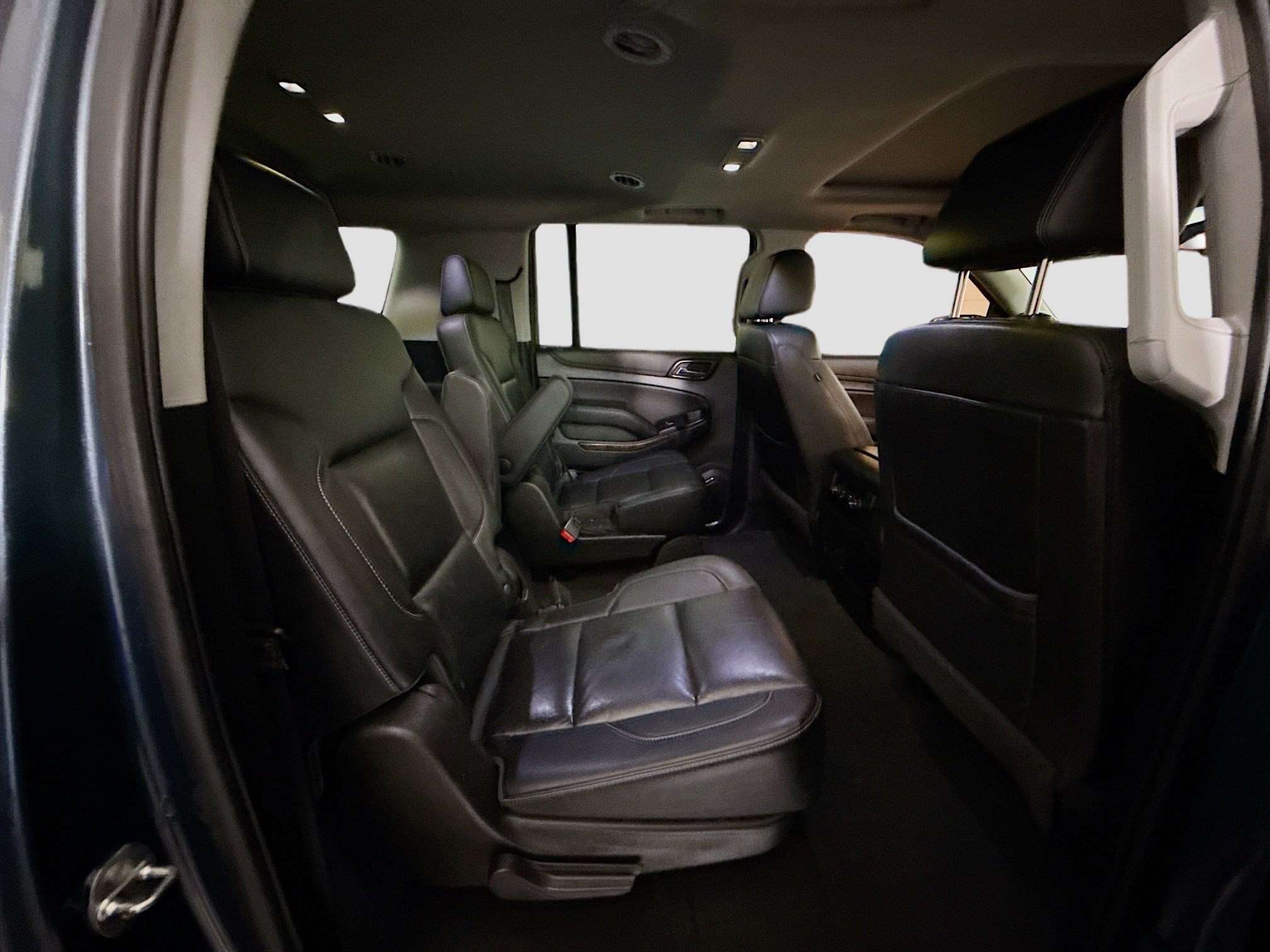 Used 2020 Chevrolet Suburban LT w/ Luxury Package RWD image 26