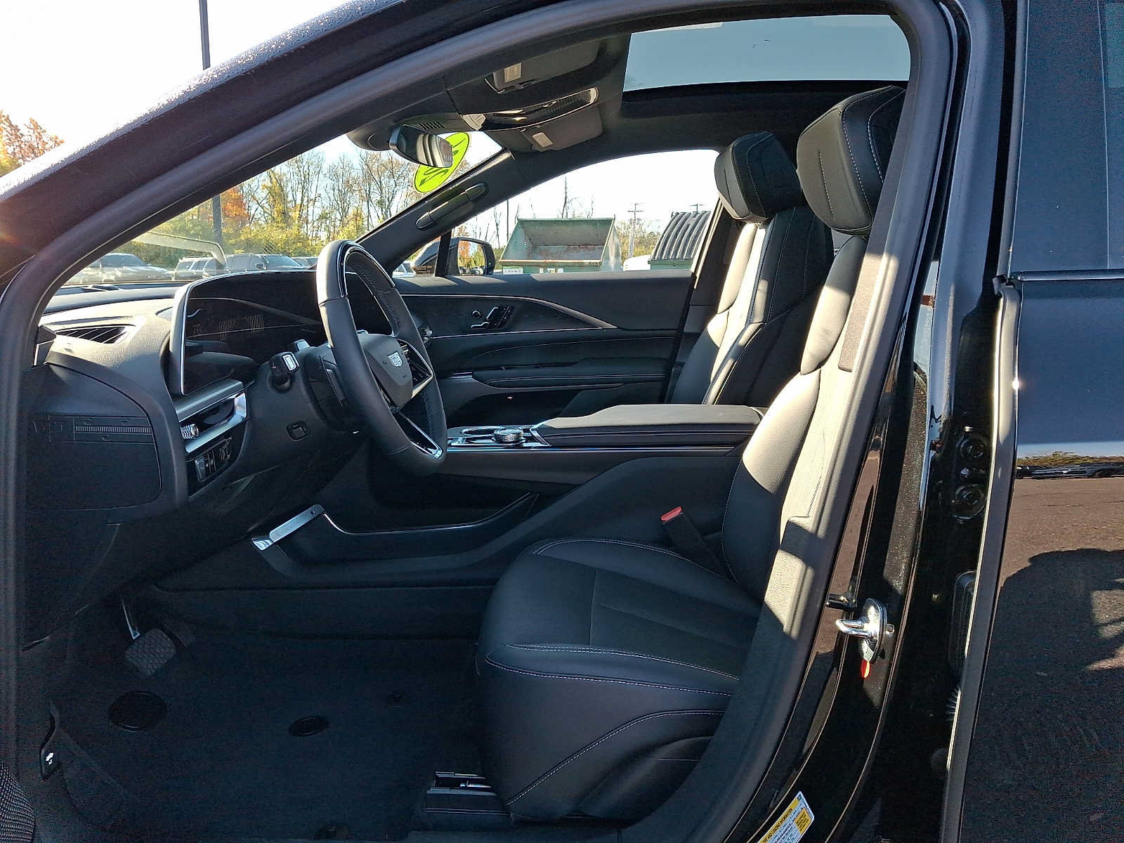Used 2026 Cadillac Lyriq Luxury AWD/4WD image 14