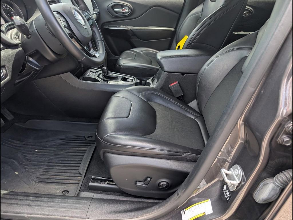 Used 2021 Jeep Cherokee Latitude Plus FWD image 10