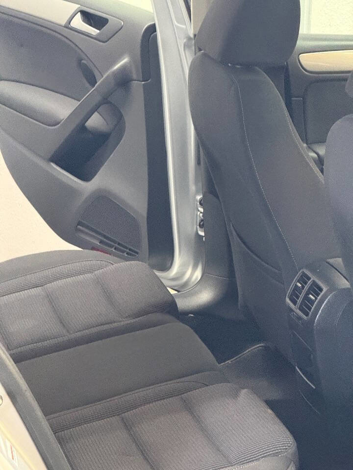 Used 2014 Volkswagen Golf 4-Door FWD image 10