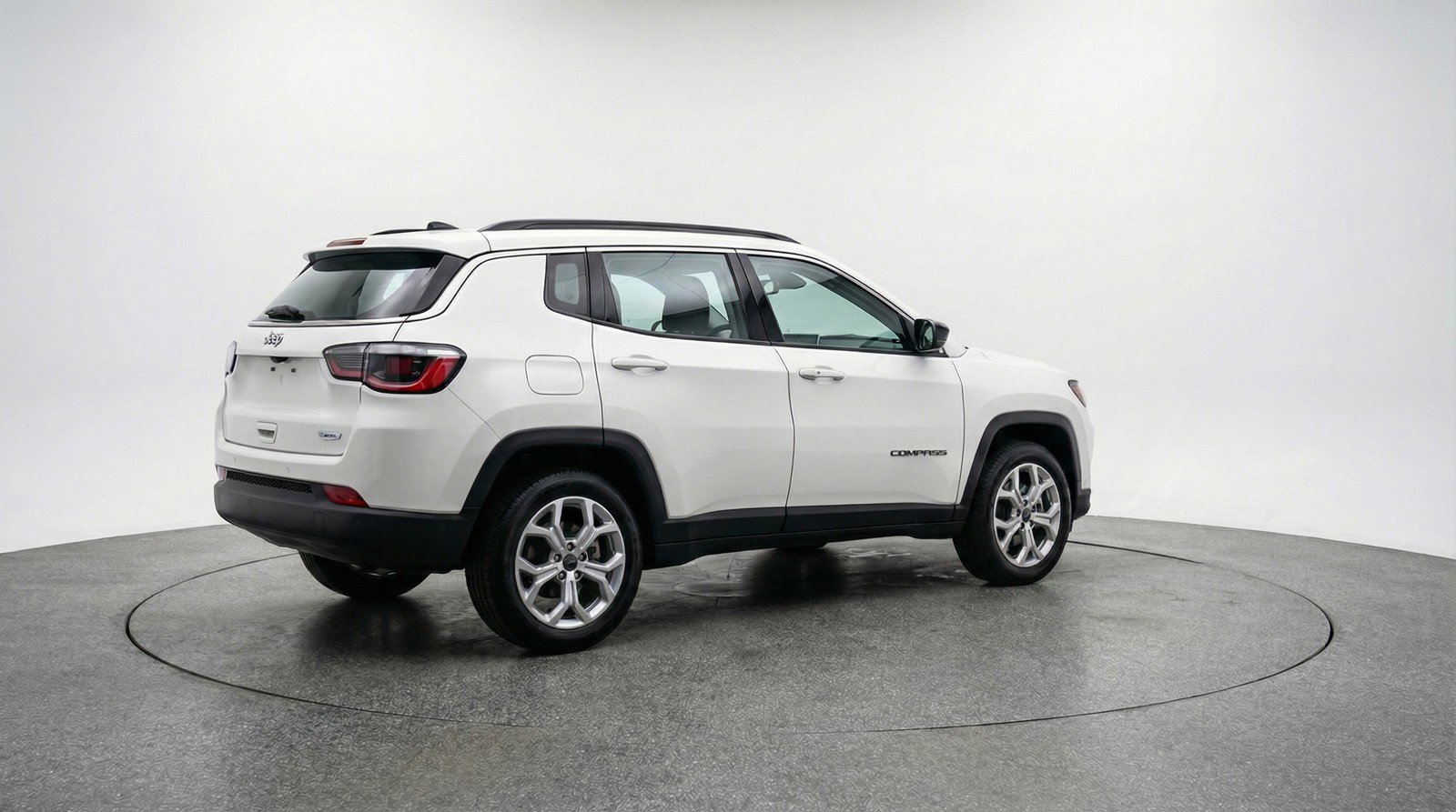 Used 2025 Jeep Compass Latitude AWD/4WD image 9