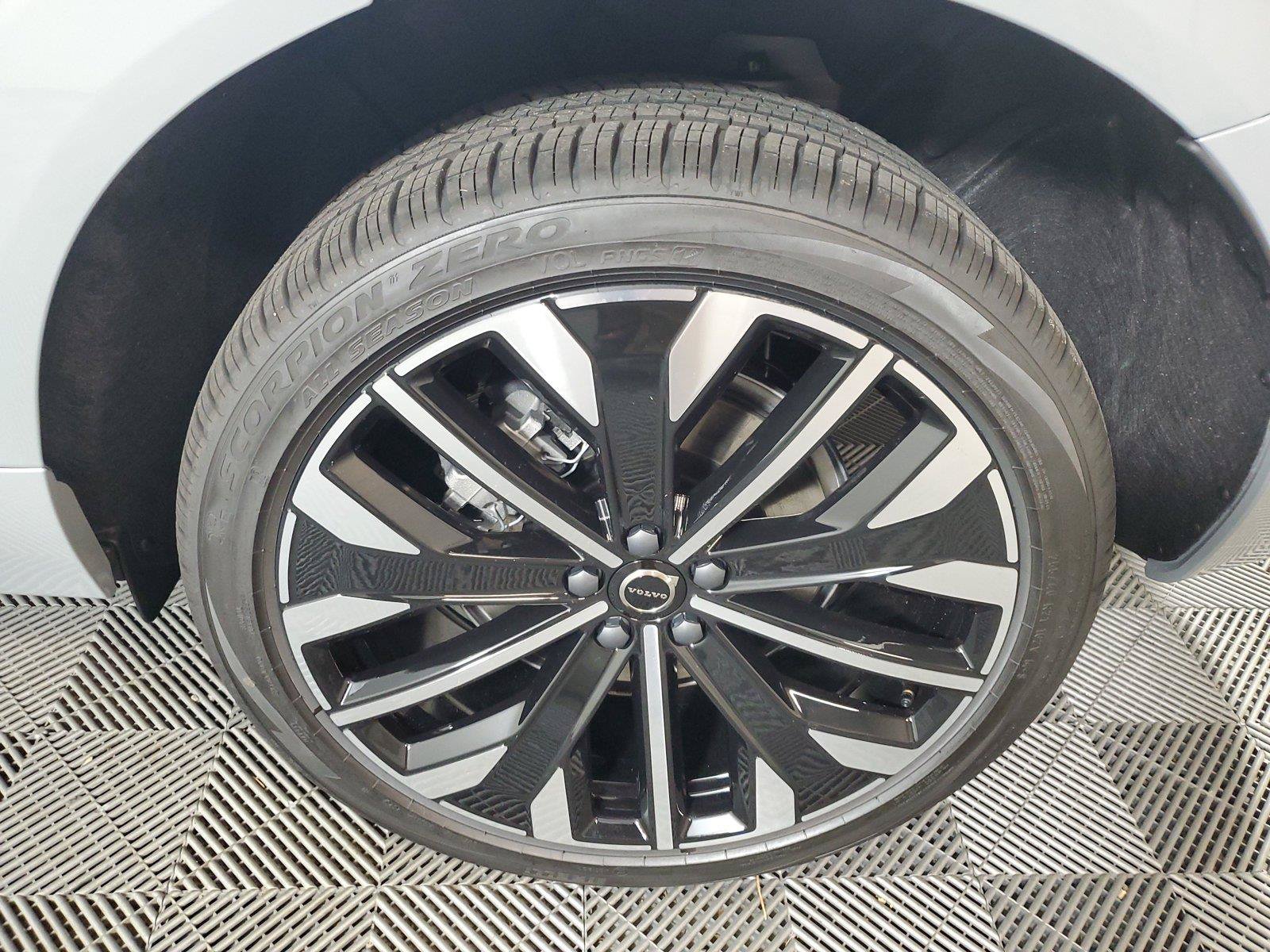 New 2027 Volvo XC60 B5 Ultra AWD/4WD image 11