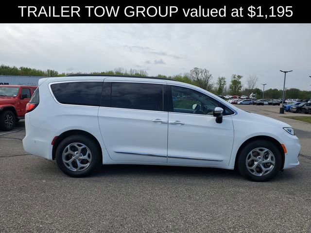 Used 2023 Chrysler Pacifica Limited w/ Trailer Tow Group AWD/4WD image 9