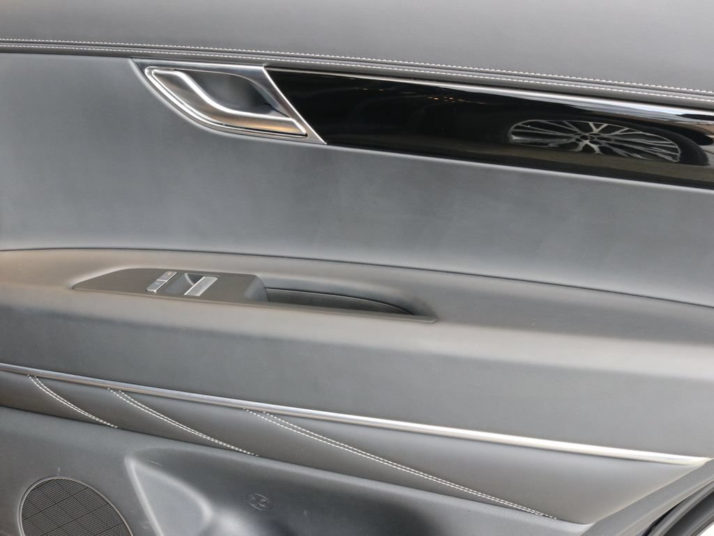 Used 2025 Genesis GV80 2.5T Standard AWD/4WD image 41