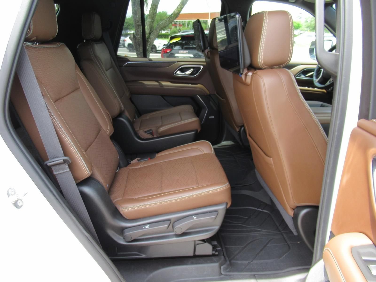 Used 2021 Chevrolet Tahoe High Country w/ Premium Package AWD/4WD image 37