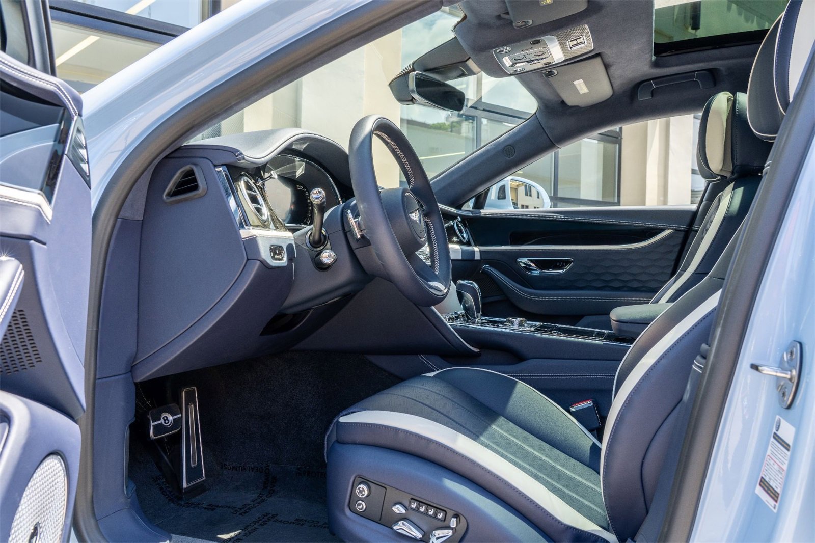 New 2025 Bentley Flying Spur Plug-In Hybrid image 6