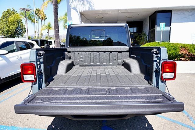 New 2025 Jeep Gladiator Sport S image 18