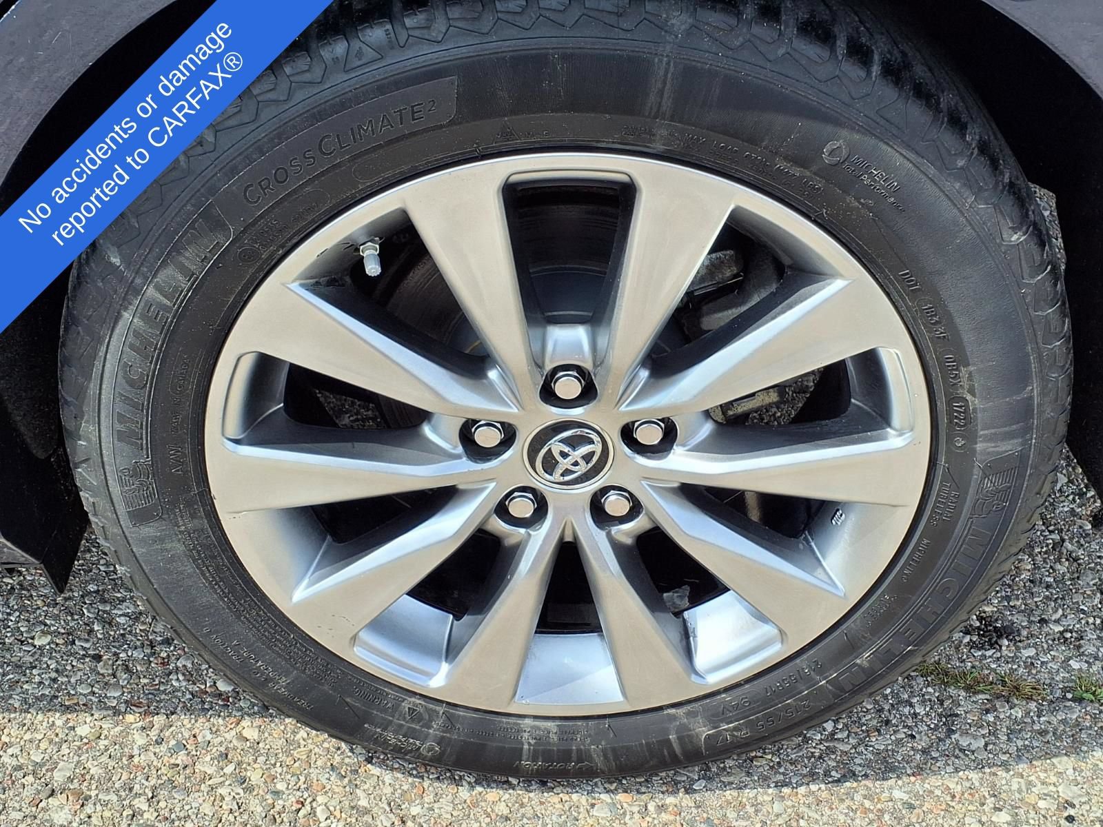 Used 2015 Toyota Camry XLE w/ Moonroof Package FWD image 10