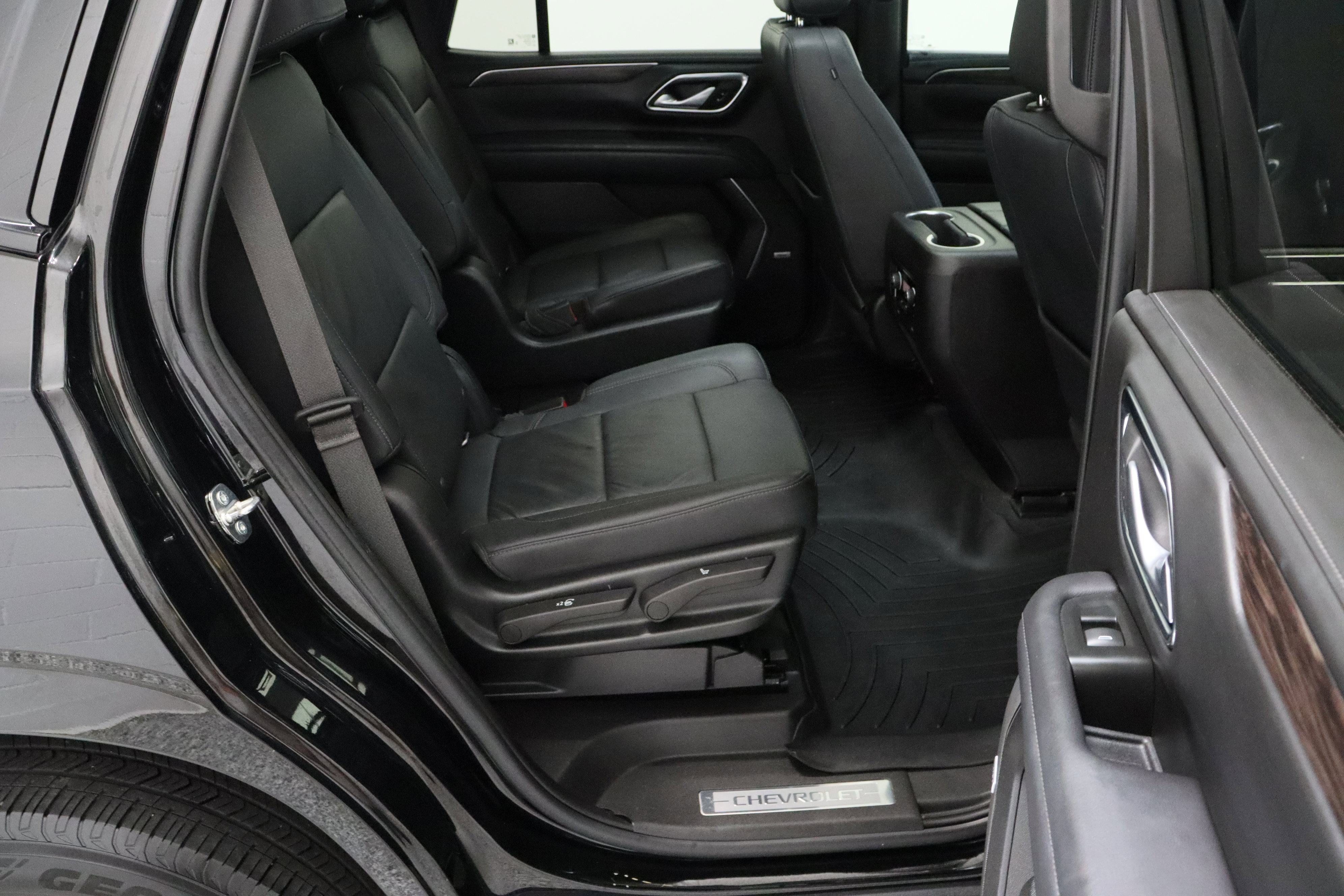Used 2022 Chevrolet Tahoe Z71 w/ Luxury Package AWD/4WD image 40