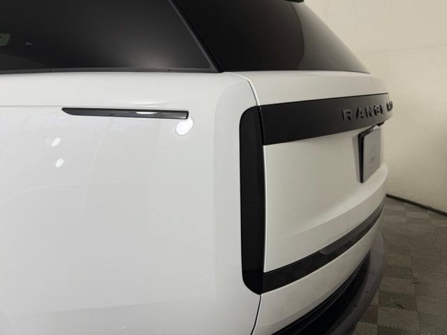 Used 2025 Land Rover Range Rover SE AWD/4WD image 17