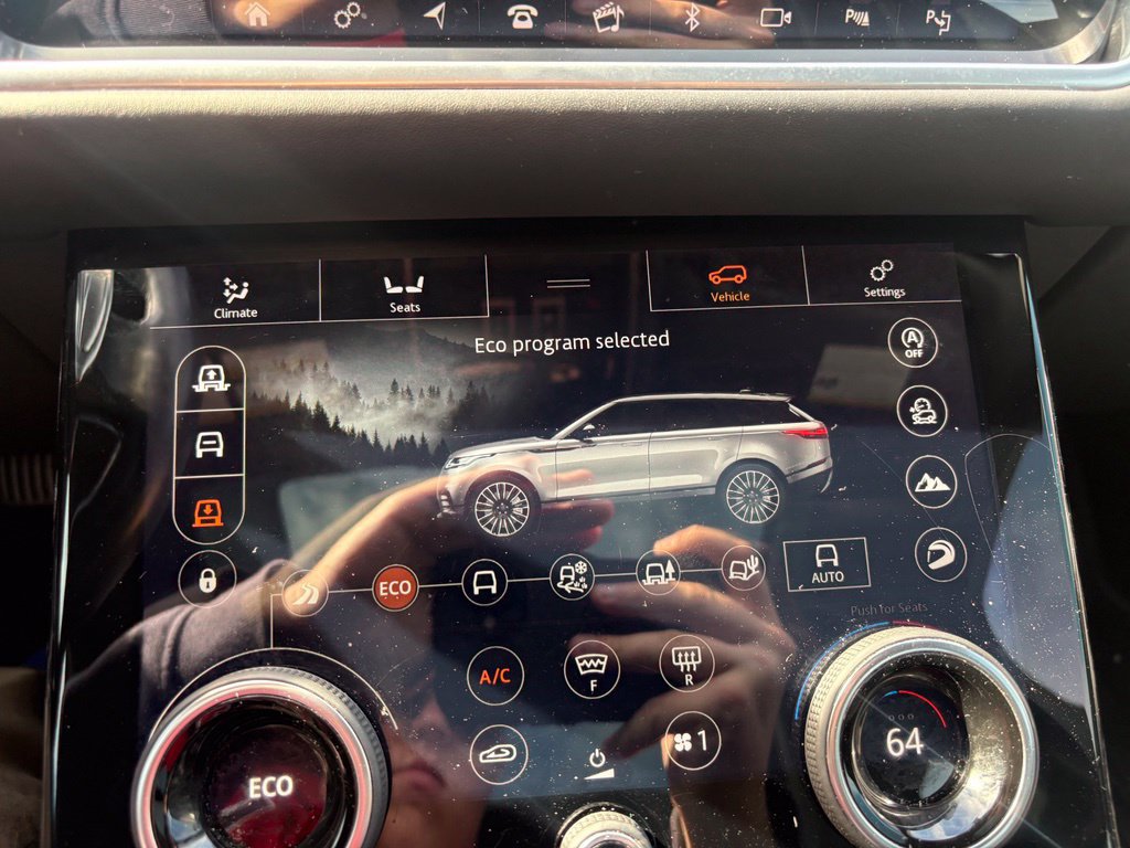 Used 2018 Land Rover Range Rover Velar R-Dynamic HSE AWD/4WD image 19