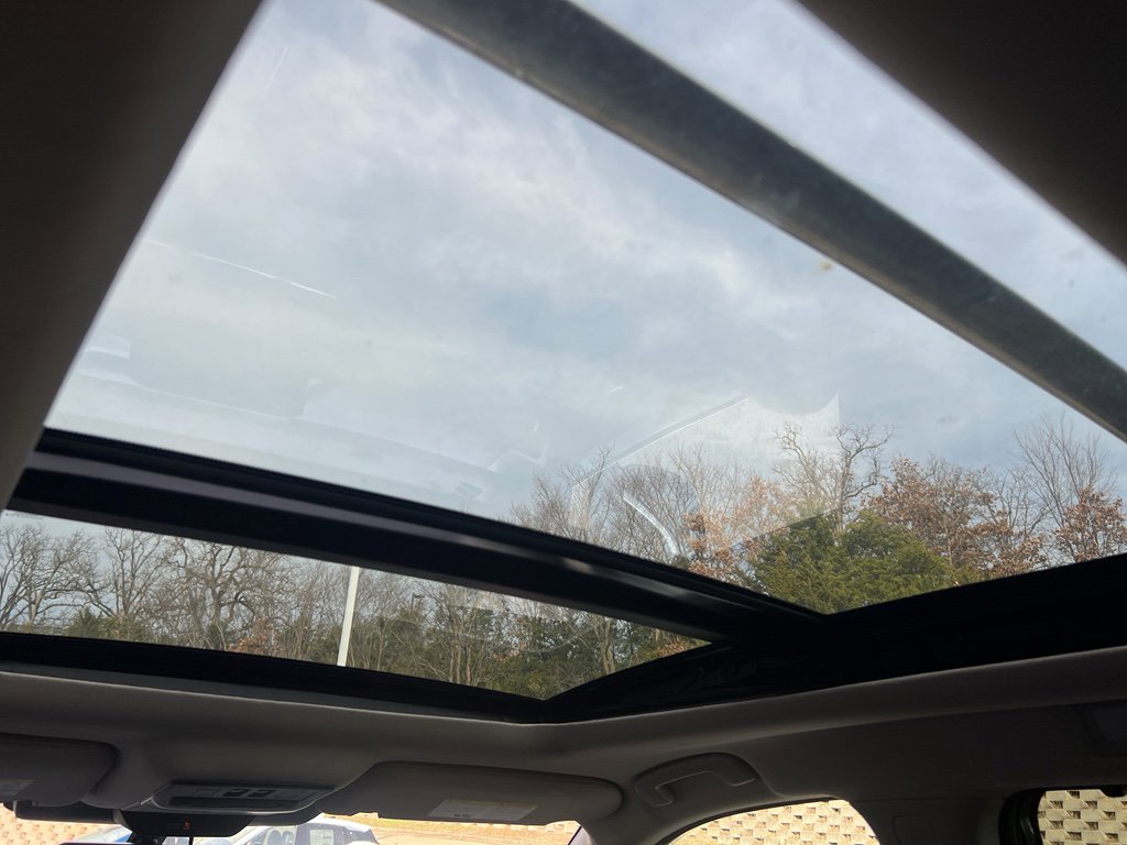 Used 2023 Nissan Pathfinder Platinum image 19