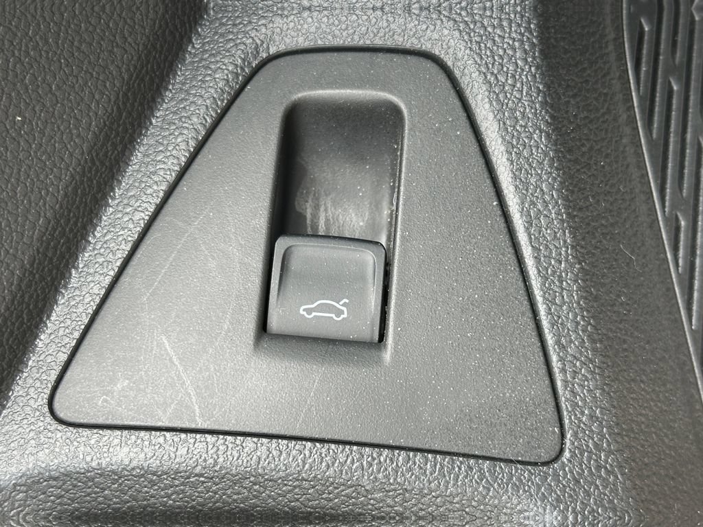 Used 2025 Volkswagen Jetta Sport FWD image 32