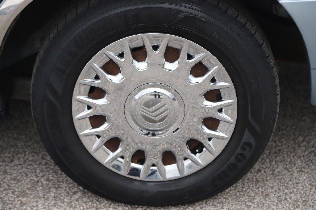 Used 2004 Mercury Grand Marquis GS image 38