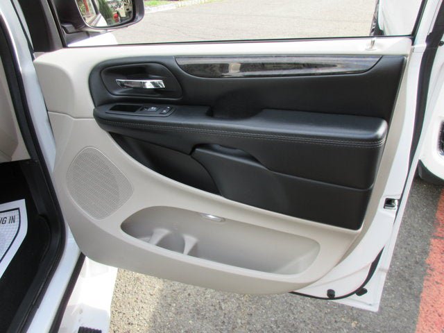 Used 2019 Dodge Grand Caravan SE FWD image 22