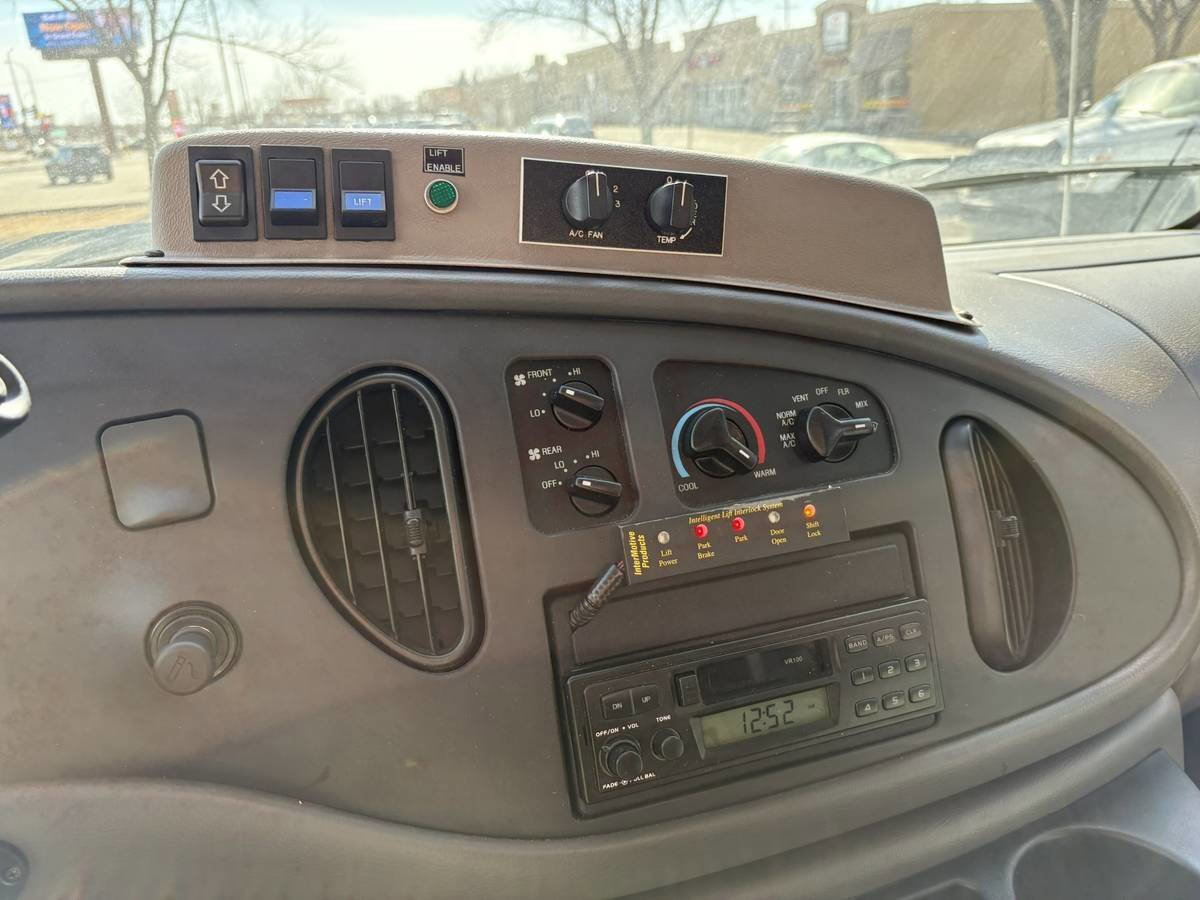 Used 2006 Ford E-450 and Econoline 450 RWD image 19
