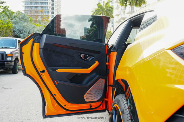 Used 2022 Lamborghini Urus image 42
