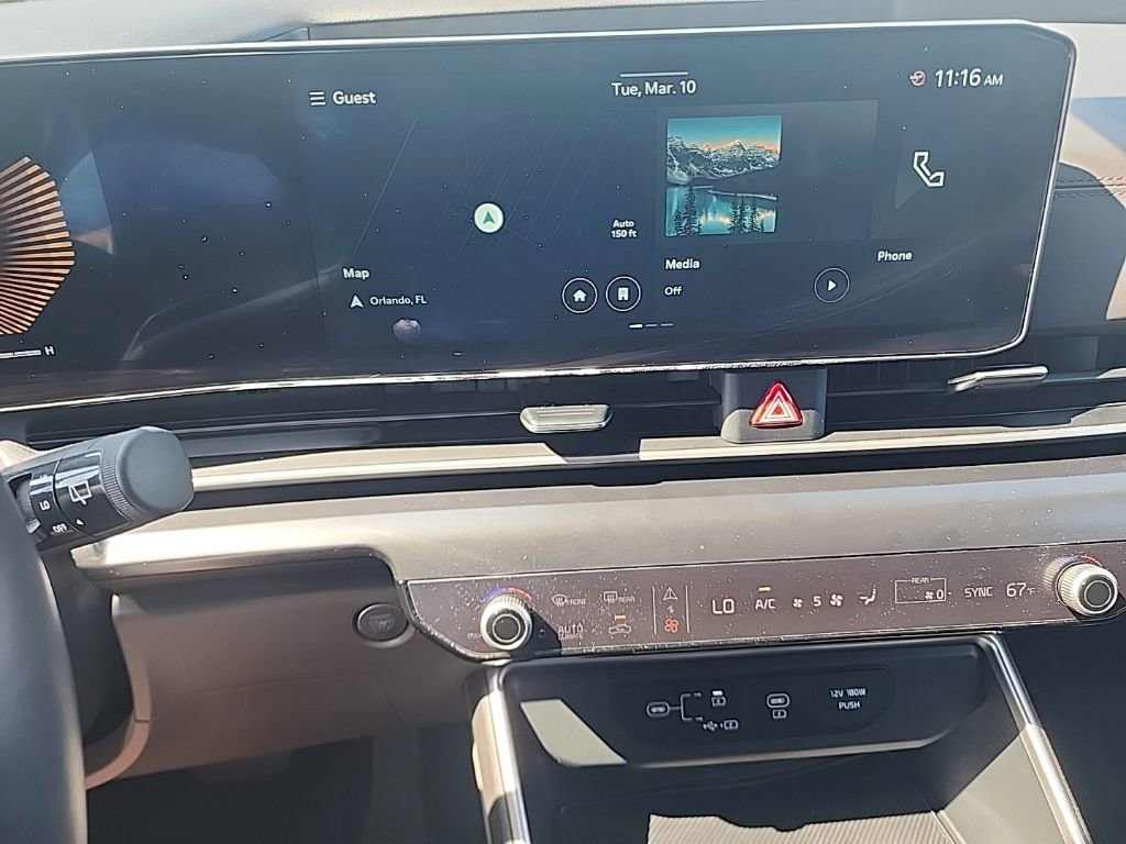 Used 2025 Kia Carnival image 16