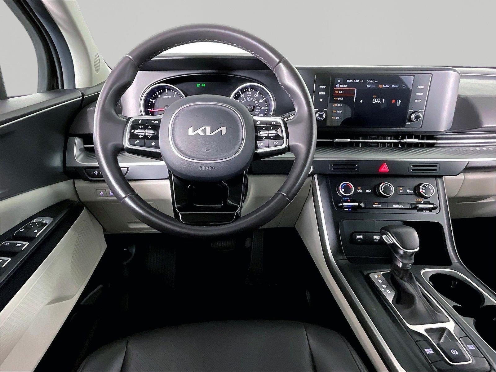 Used 2023 Kia Carnival LX FWD image 8