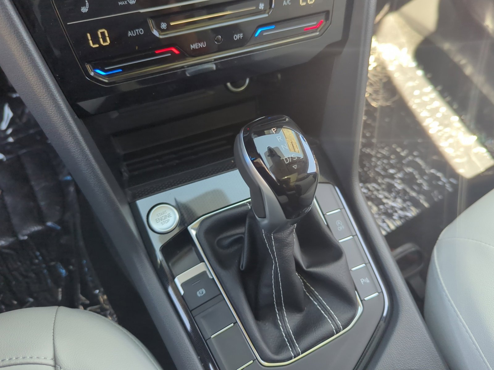 New 2025 Volkswagen Taos SE image 15