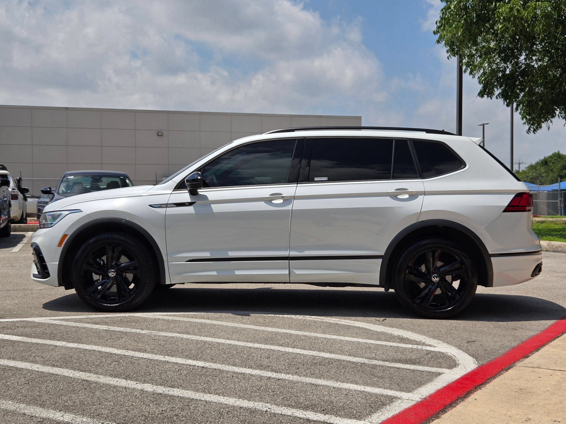 Used 2024 Volkswagen Tiguan SE R-Line FWD image 6