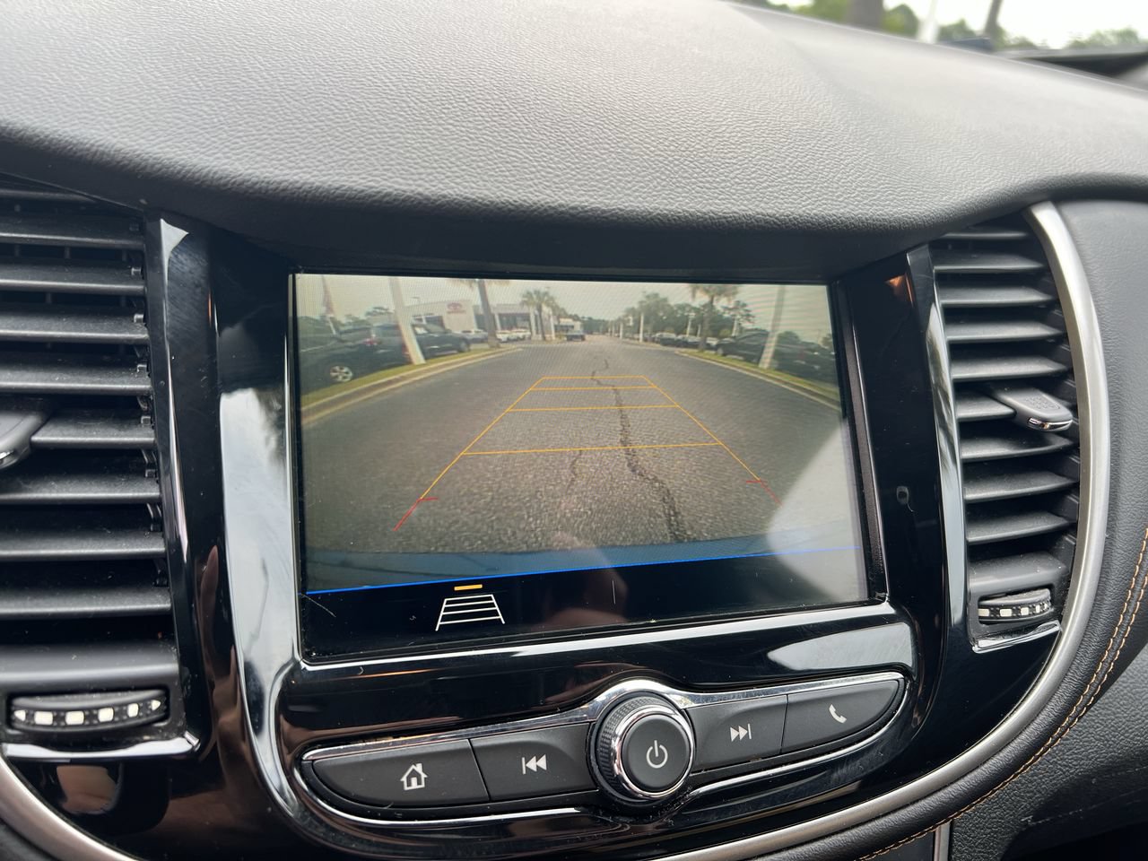 Used 2019 Chevrolet Trax LT w/ LT Convenience Package FWD image 25