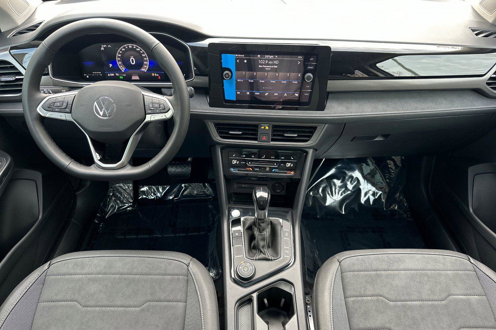 New 2026 Volkswagen Taos SE image 12
