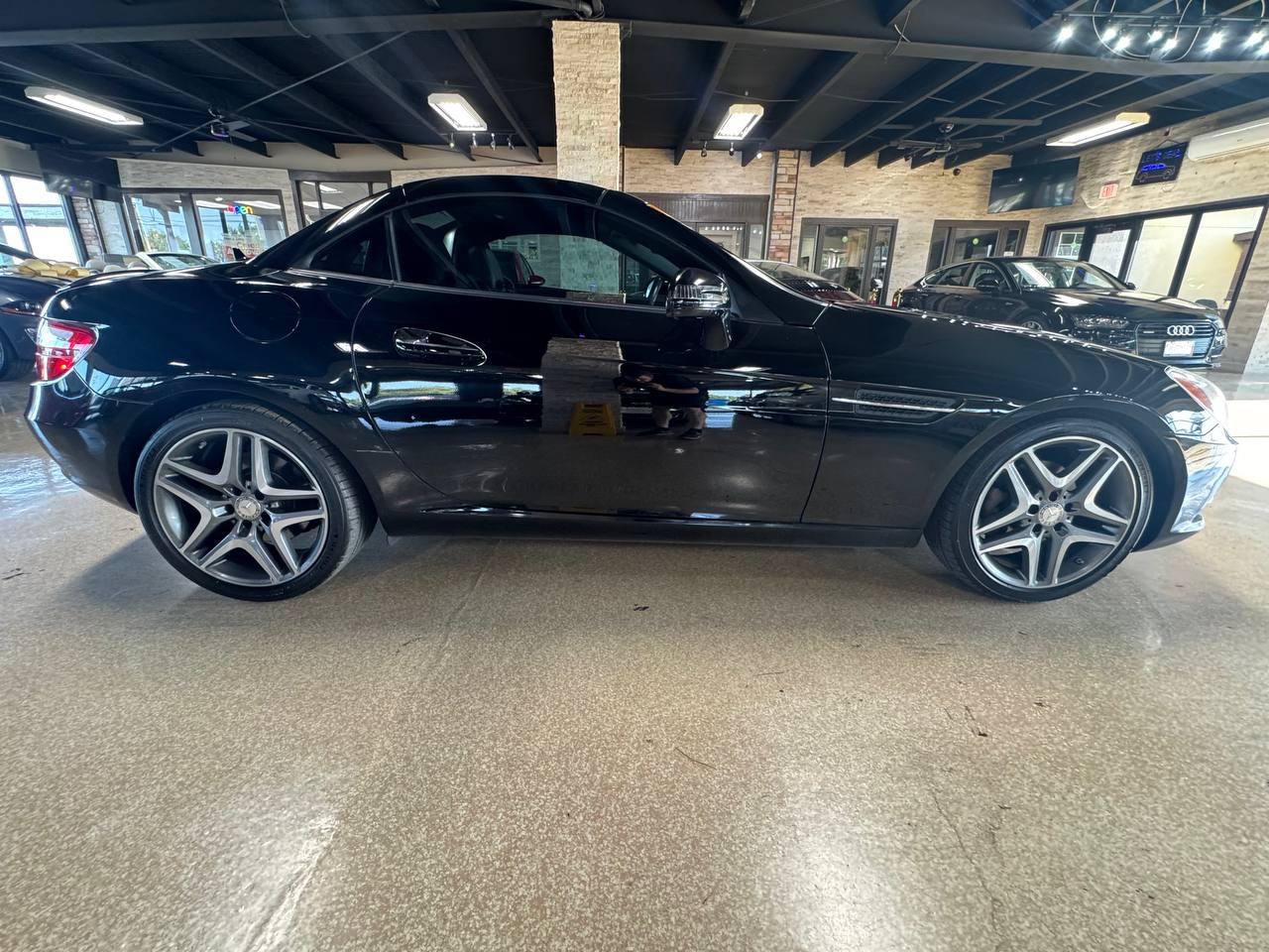 Used 2013 Mercedes-Benz SLK 250 image 8