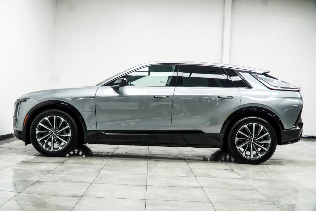 Used 2024 Cadillac Lyriq Sport AWD/4WD image 13