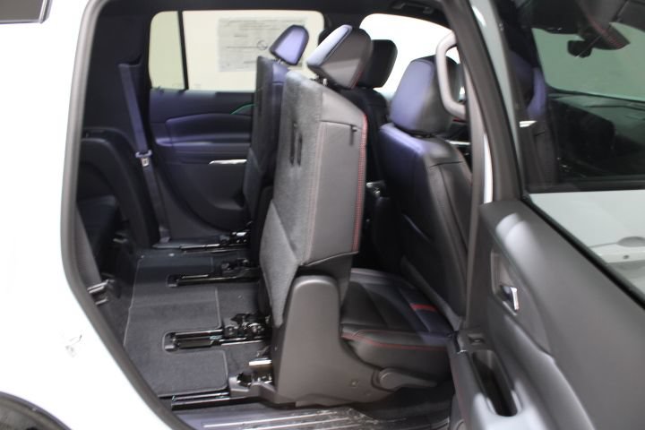 New 2026 Chevrolet Traverse RS FWD image 25