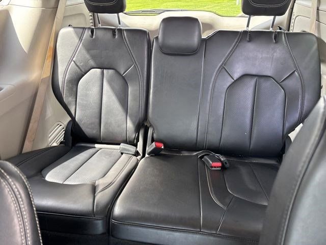 Used 2023 Chrysler Pacifica Touring-L FWD image 33