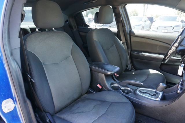 Used 2014 Dodge Avenger SE image 2