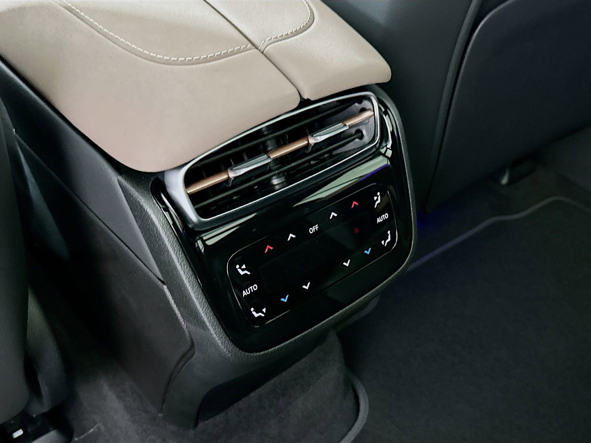 New 2026 Mercedes-Benz EQS 550 4MATIC SUV image 28