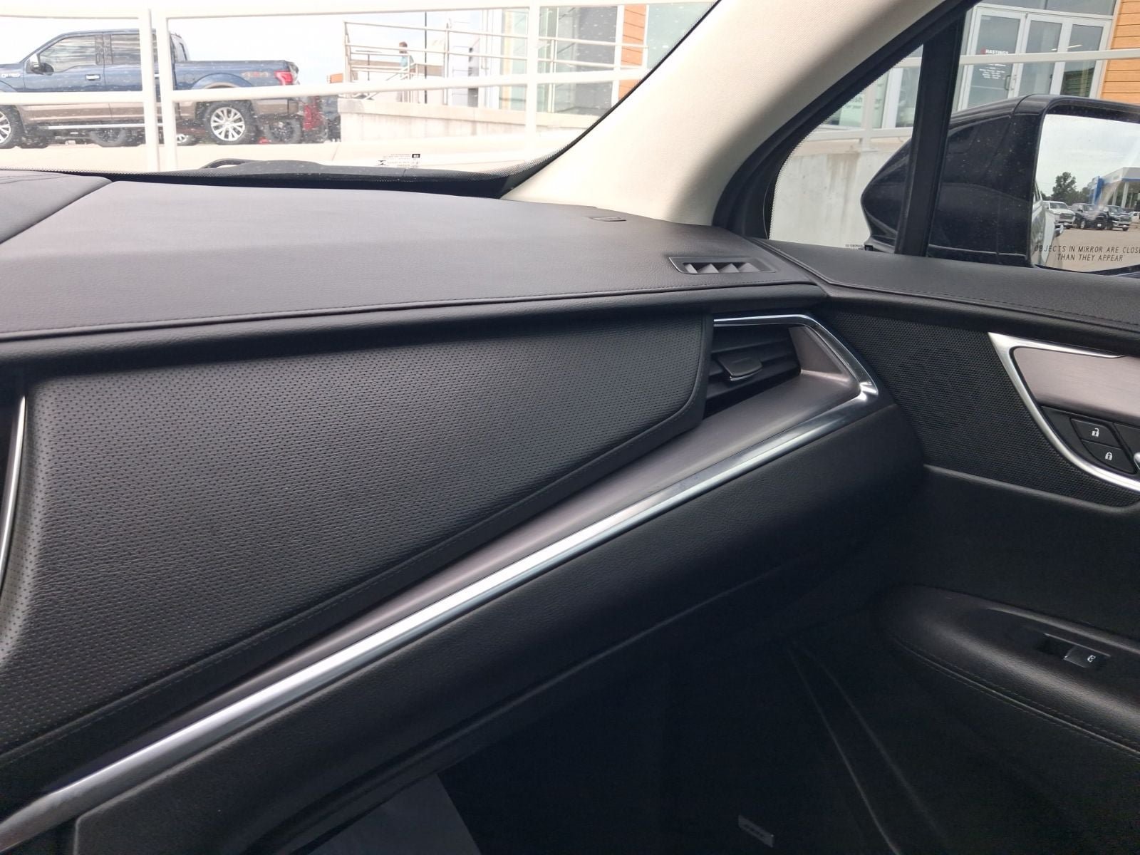 Used 2017 Cadillac XT5 Luxury FWD image 24