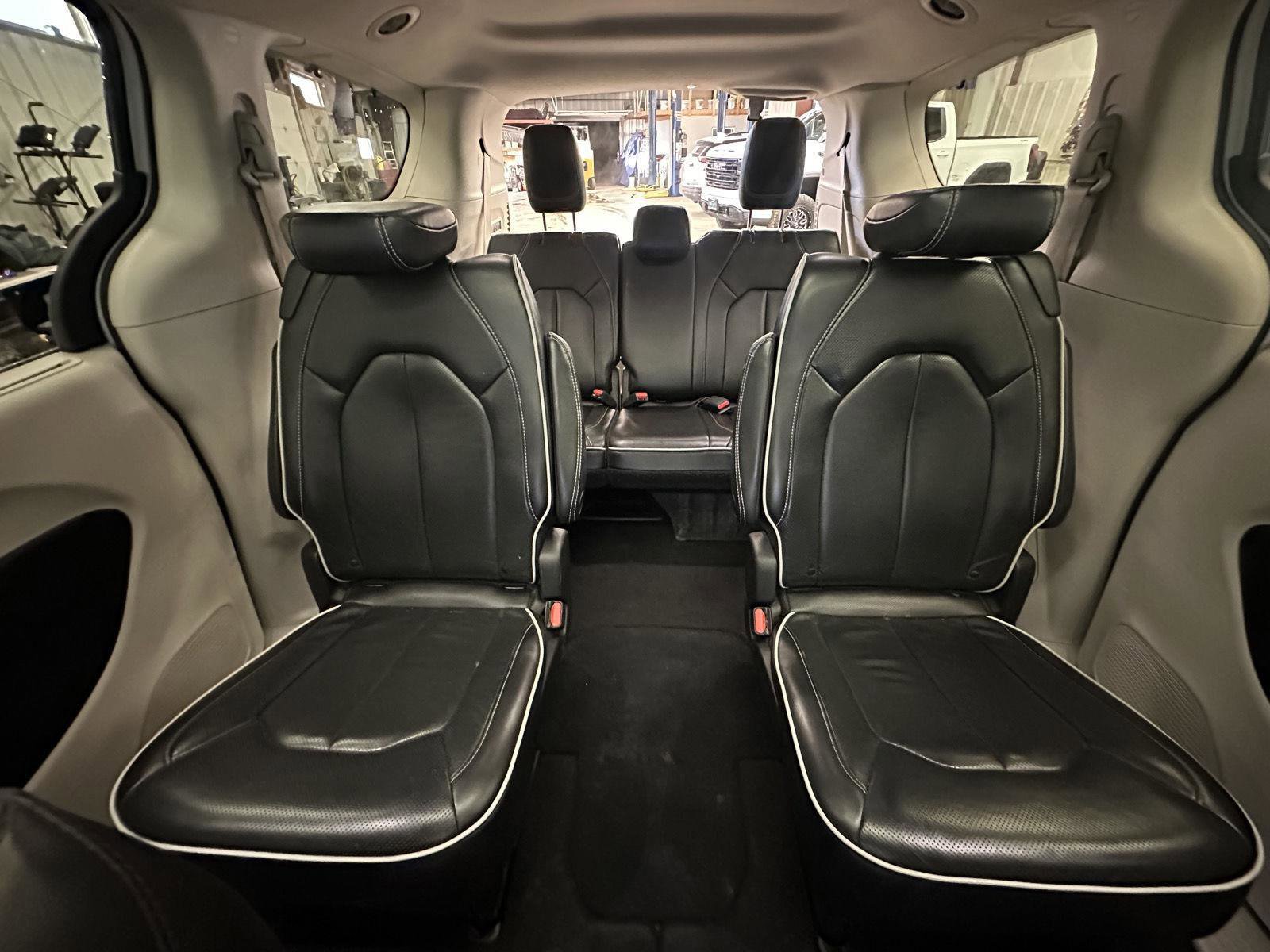 Used 2022 Chrysler Pacifica Limited image 27