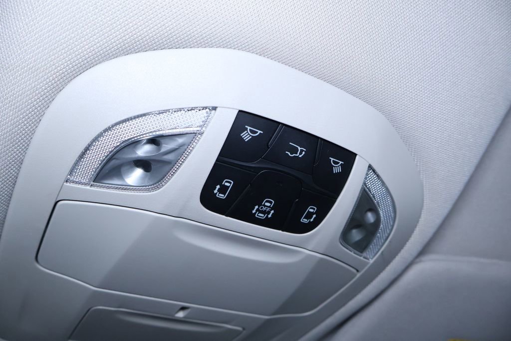 Used 2023 Chrysler Pacifica Touring-L image 29