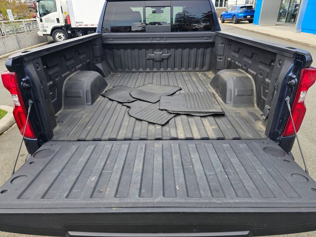 Used 2022 Chevrolet Silverado 1500 LTZ w/ LTZ Premium Package AWD/4WD image 13