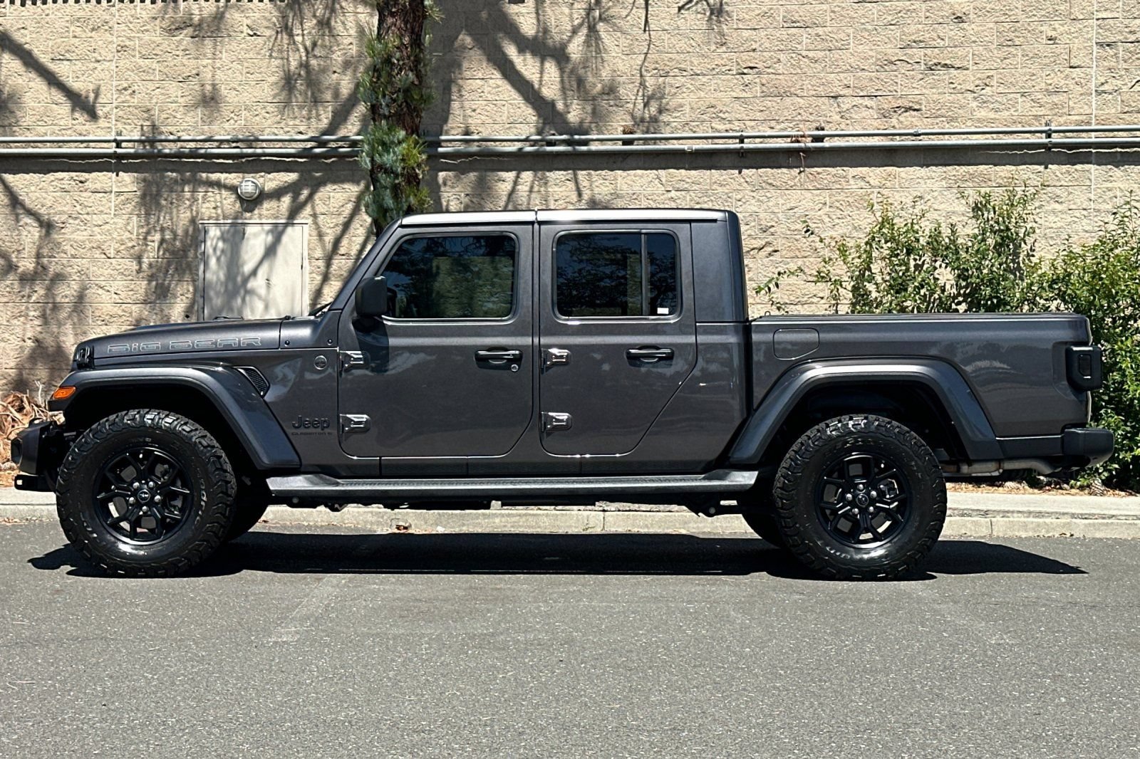 Used 2025 Jeep Gladiator Sport AWD/4WD image 6